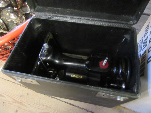 CASED SINGER SEWING MACHINE Image