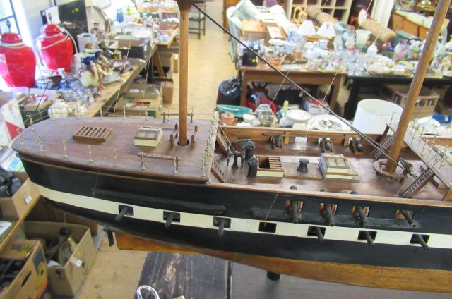 MODEL GALLEON Image