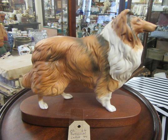BESWICK COLLIE  ON PLINTH Image