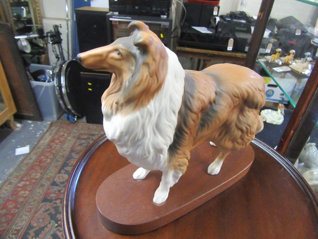 BESWICK COLLIE  ON PLINTH Image