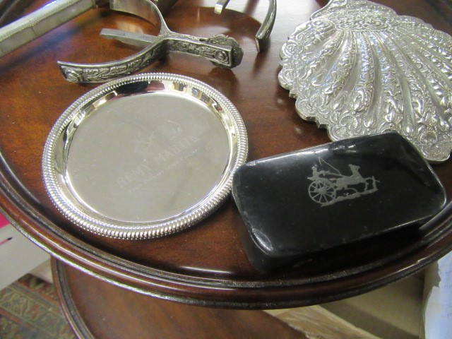 BOX OF COLLECTABLES INCLUDING SPURS  HANDMIRROR ETC Image