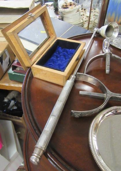 BOX OF COLLECTABLES INCLUDING SPURS  HANDMIRROR ETC Image