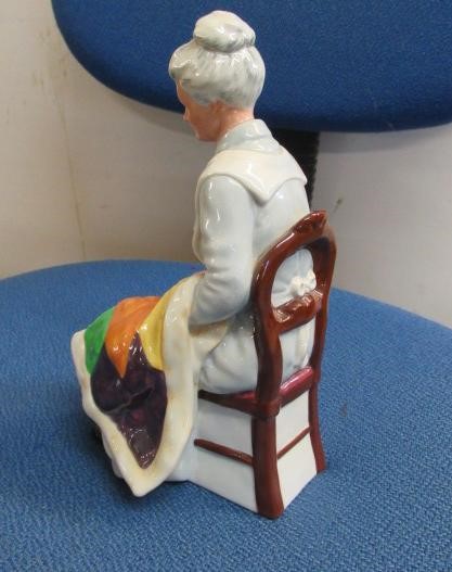 ROYAL DOULTON HN2814 EVENTIDE FIGURE Image
