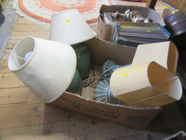 TWO PAIRS OF CERAMIC TABLE LAMPS Image