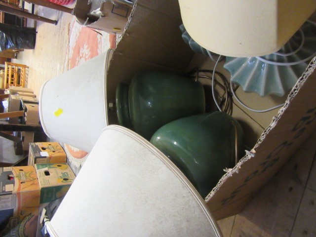 TWO PAIRS OF CERAMIC TABLE LAMPS Image