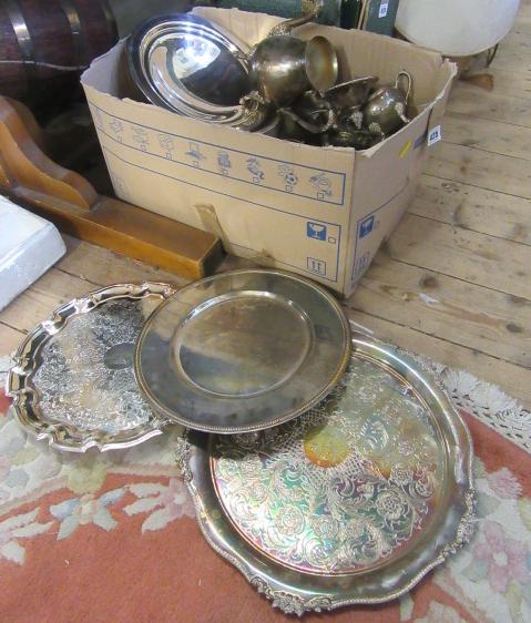 BOX OF METALWARE Image