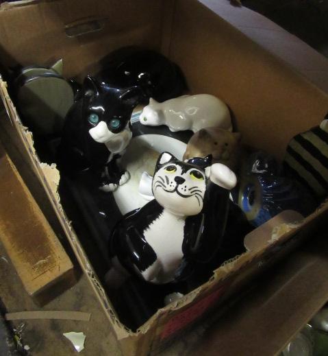 BOX OF CAT ORNAMENTS ETC Image