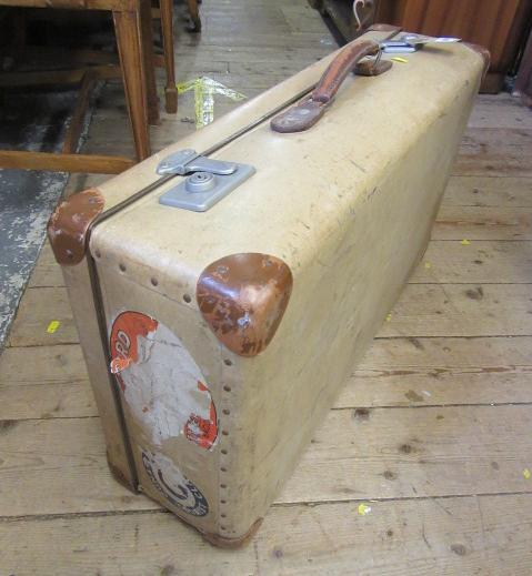 RETRO SUITCASE Image