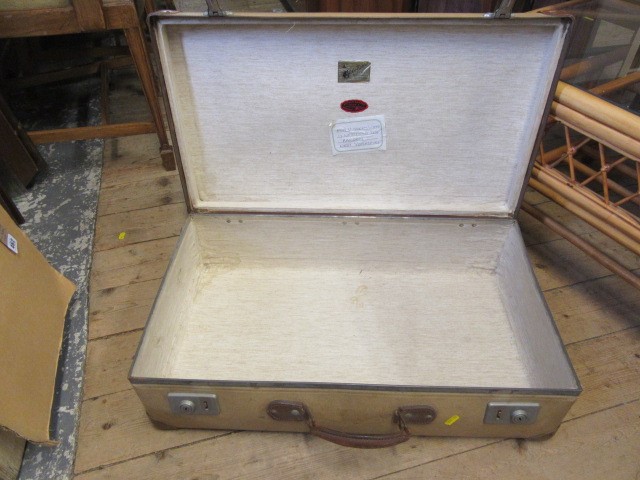 RETRO SUITCASE Image