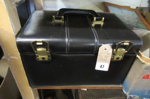 BOX OF COSTUME JEWELLERY Image