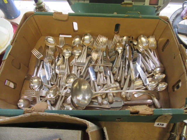 BOX OF BEAD PATTERN CUTLERY Image
