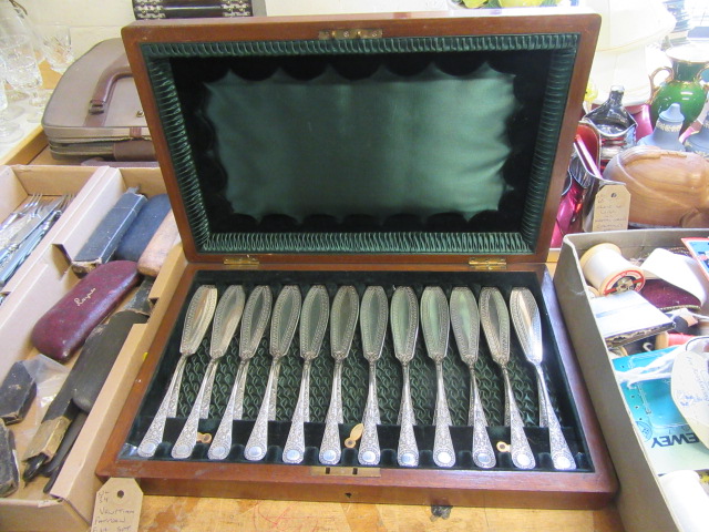 CASED VENETIAN PATTERN FISH SET  Image
