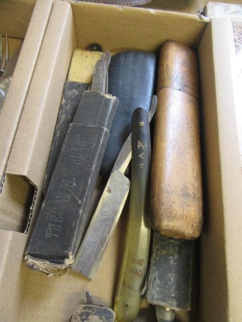BOX OF COLLECTABLES INCLUDING RAZORS AND SPECTACLES Image