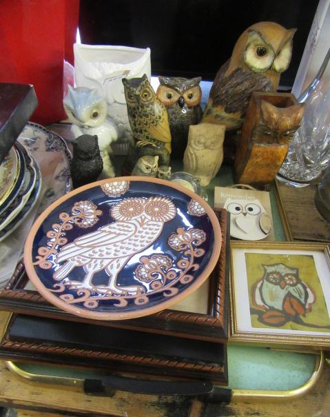 TRAY OF OWL FIGURES ETC Image