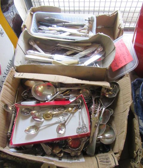 LARGE QUANTITY OF ASSORTED CUTLERY Image