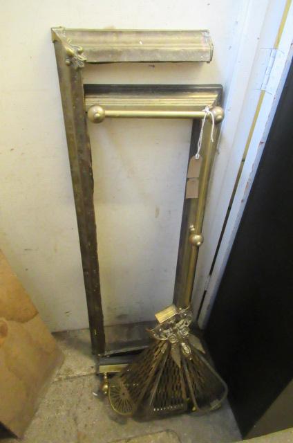 TWO BRASS FENDERS AND A BRASS FIRE SCREEN Image