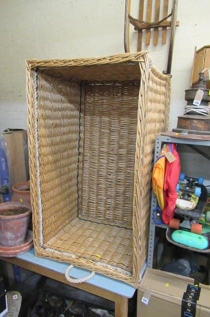 LARGE WICKER BASKET Image