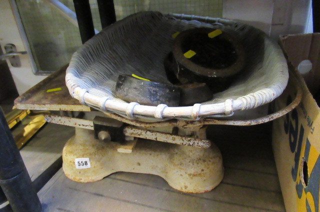 KITCHEN SCALES AND WEIGHTS Image