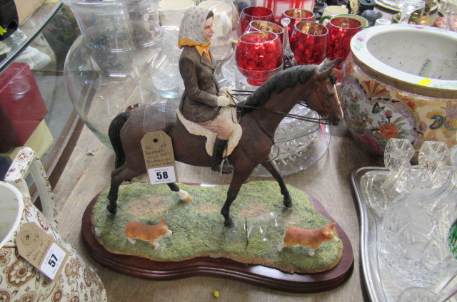 BORDER FINE ARTS QUEEN ELIZABETH ON HORSEBACK Image