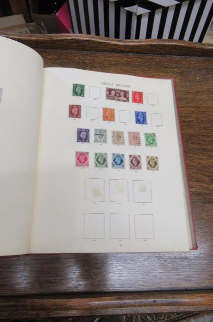 WINDSOR ALBUM  INCLUDING QUEEN VICTORIA STAMPS Image