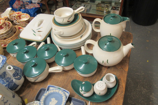 QUANTITY OF DENBY GREEN WHEAT DINNERWARE Image