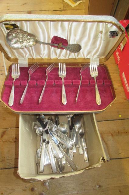 BOX OF CUTLERY Image