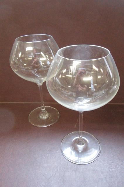 PAIR OF NEW IVV GLASS GOBLETS Image