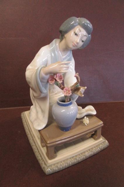 LLADRO FIGURE Image