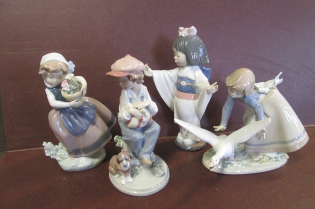 FOUR LLADRO FIGURES Image