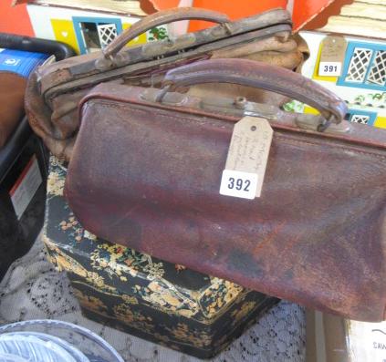 TWO HAT BOXES AND TWO GLADSTONE BAGS Image