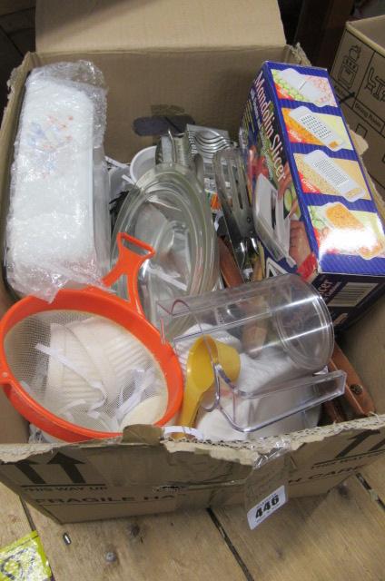 BOX OF KITCHEN ITEMS Image