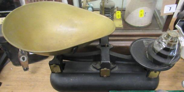 AVERY SCALES AND WEIGHTS Image