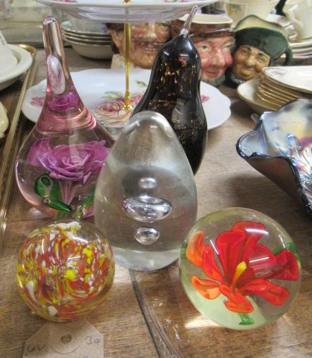 QUANTITY OF GLASS PAPERWEIGHTS Image