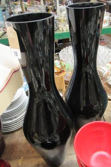 PAIR OF LARGE BLACK VASES Image