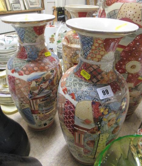 PAIR OF IMARI VASES Image