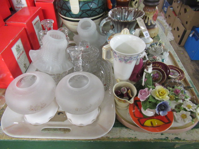 TRAY OF GLASS AND A TRAY OF CERAMICS Image