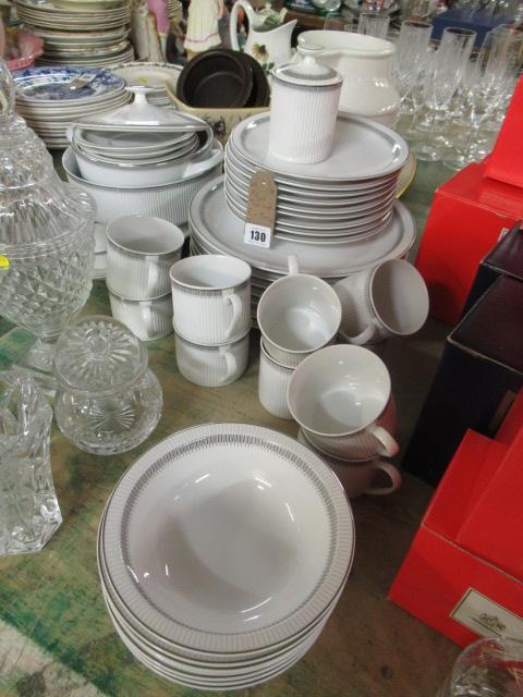ROYAL THAILAND FINE PORCELAIN DINNER SET Image