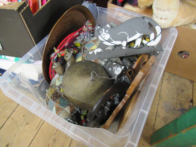BOX OF MISCELLANEOUS ITEMS Image