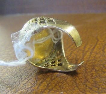 9CT GOLD MOUNTED SOVEREIGN RING 1928 Image
