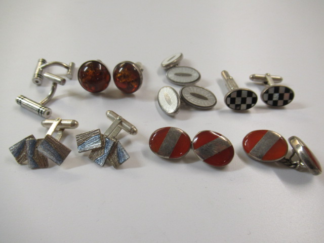 BOX OF SILVER CUFFLINKS Image