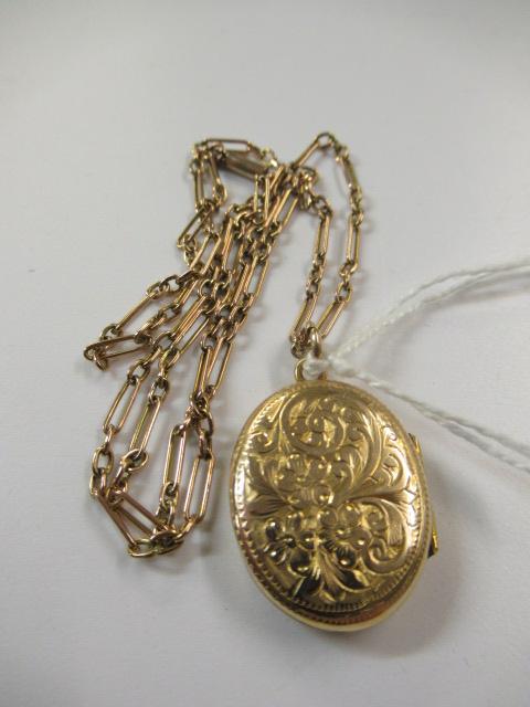 GOLD LOCKET ON CHAIN Image