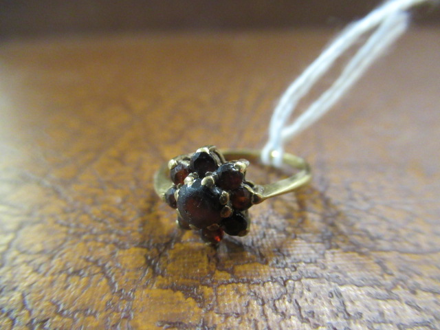 9CT GOLD STONE SET RING Image