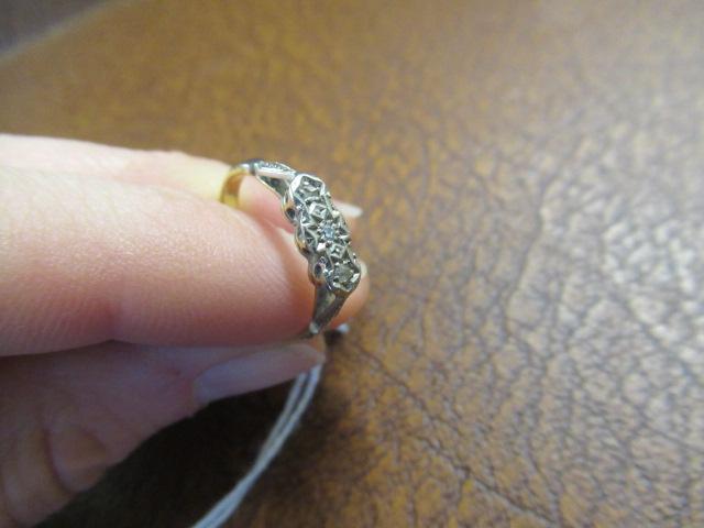 18CT GOLD RING Image