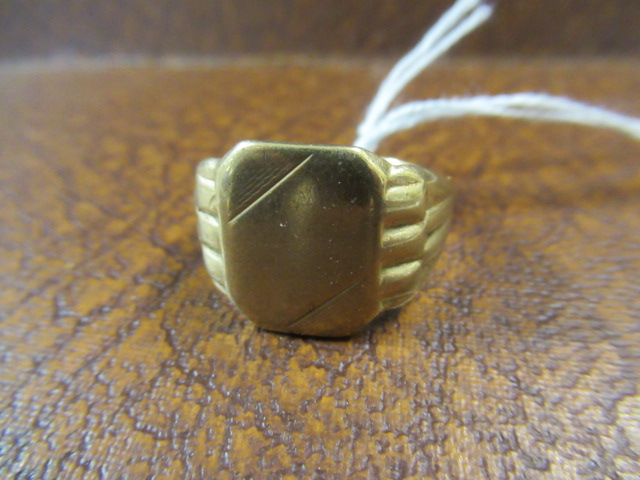 9CT GOLD RING Image
