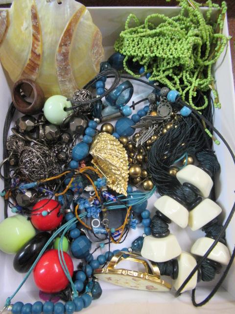 BOX OF COSTUME JEWELLERY Image