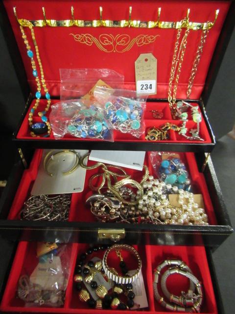 QUANTITY OF COSTUME JEWELLERY AND BOX Image