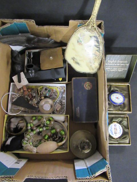 BOX OF MISCELLANEOUS COSTUME JEWELLERY Image