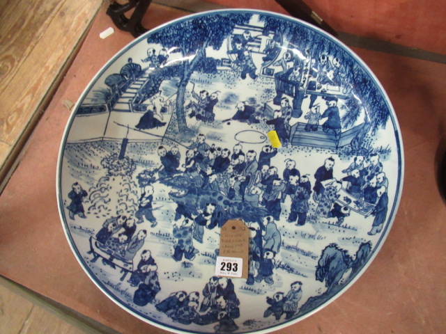 CHINESE BLUE AND WHITE CHARGER AND STAND Image