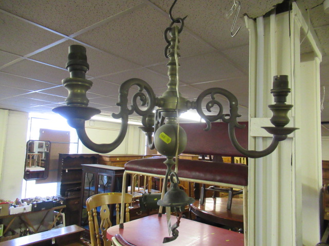 BRASS THREE BRANCH LIGHT FITTING Image