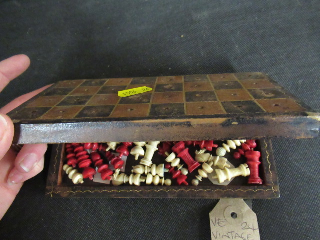 VINTAGE TRAVELLING CHESS SET Image